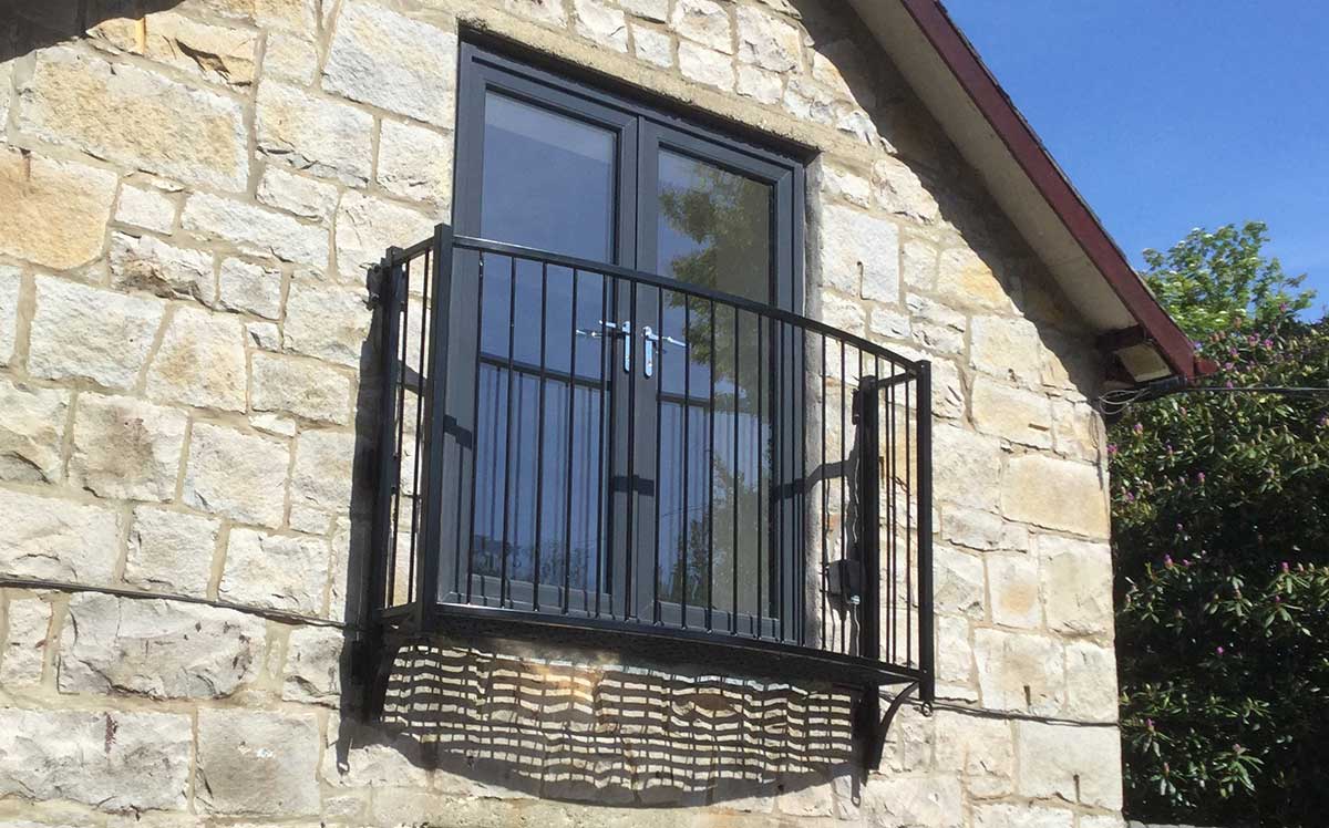photo: small platform steel balcony with no finials