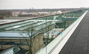 hilton_frameless_glass_balustrade_roof